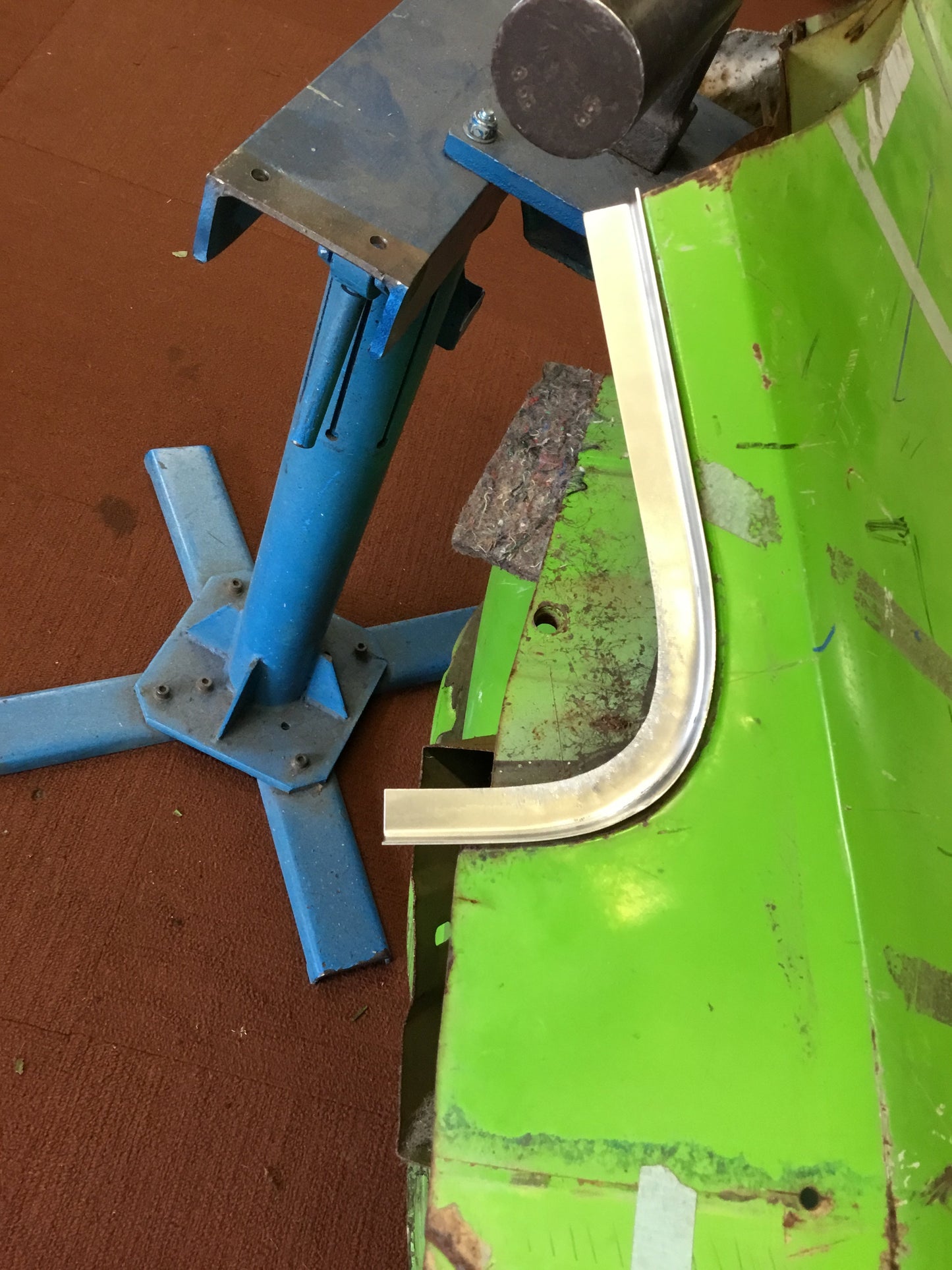 VALIANT VH TO CM TOP OF REAR GUARD & BOTTOM CORNER WINDSCREEN CHANNEL