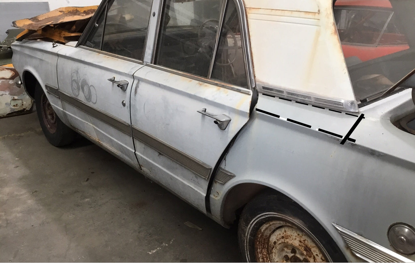 SUITS VALIANT SEDAN AP5/6 VC TOP OF GUARD TO C PILLAR