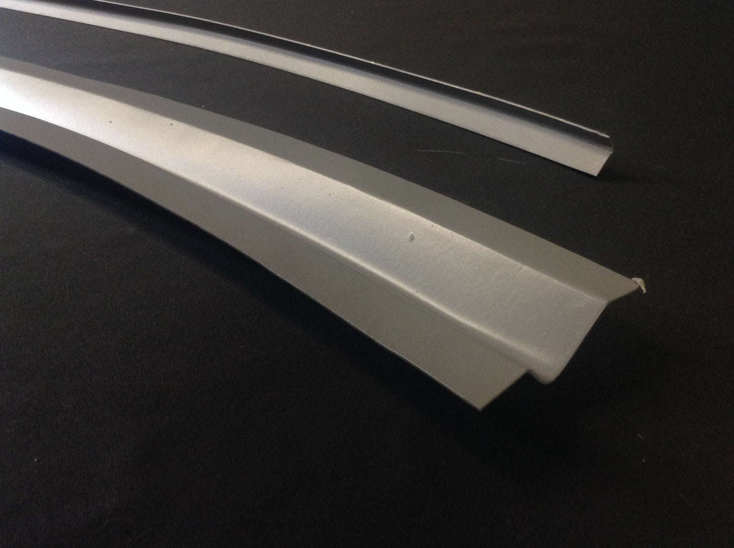 VALIANT VH -CM WINDSCREEN CHANNEL
