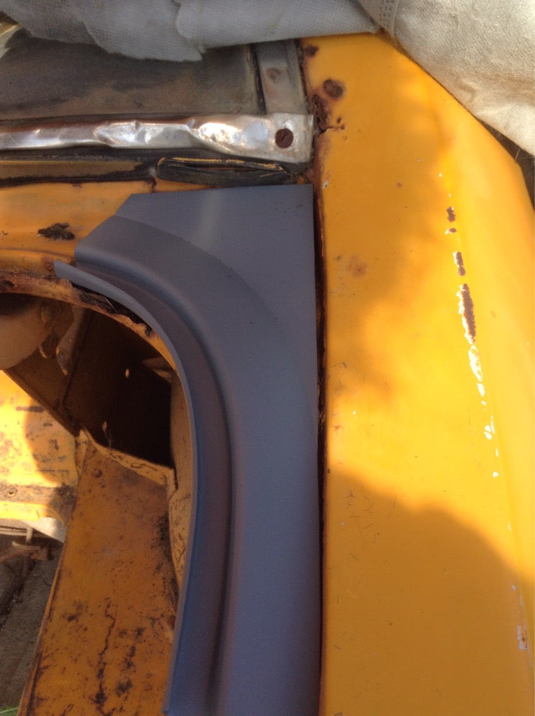 FITS FORD XA XB TOP OF BOOT GUTTER CORNER
